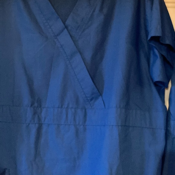 XL Life Line Vivid Blue Scrubs - Picture 3 of 12